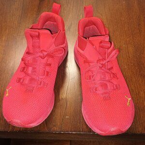 Red Pumas Sz 7.5